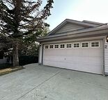 Spacious 3-Bedroom Upper Level of Detached House in Scenic Acres