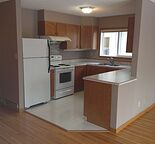 2BR 2BTH MAIN LEVEL UNIT WITH OVERSIZED DOUBLE GARAGE NEAR CHINOOK MALL
