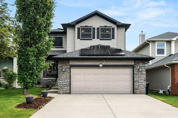 Spacious 6-Bed Executive Home in Rocky Ridge | Power Included