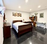 Bright Walkout Basement Suite for Rent – Quiet Inner-City Location
