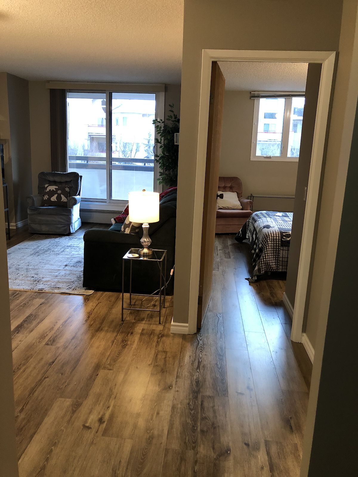 Calgary 1 bedroom Condo Unit for rent. Property photo: 77023-1