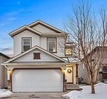 Cozy 3-Bedroom Family Home with Double Attached Garage in Evergreen