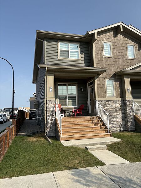 Executive 3-Bedroom Semi-Detached Home in Livingston | Available October 1