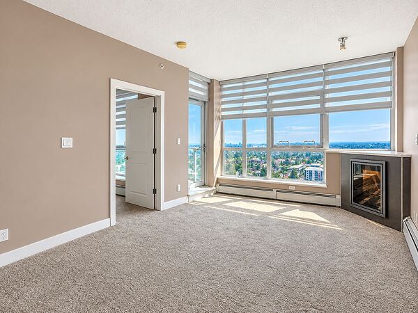 23rd Floor 2 Bed + 2 Bath | Pool, Hot Tub & Gym | A/C + UG Parking