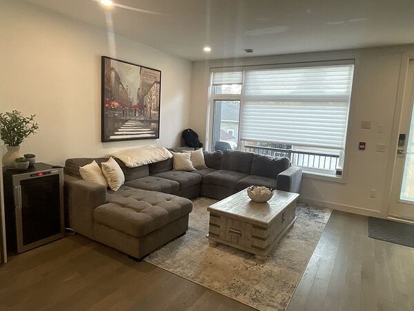 Spacious 3-Bedroom Townhouse for Rent – Minutes from Downtown!