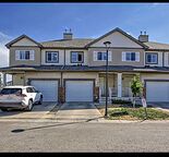 Spacious 4 Bedroom Walkout Townhouse in Saddle Ridge