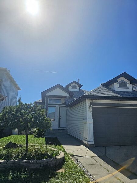 Beautiful 3-Bedroom Home for Rent in Coventry Hills – Available September 1