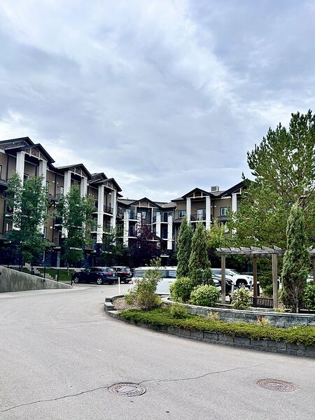 Bright Top-Floor 2-Bed Condo | Parking + Storage | Steps to Save-On-Foods