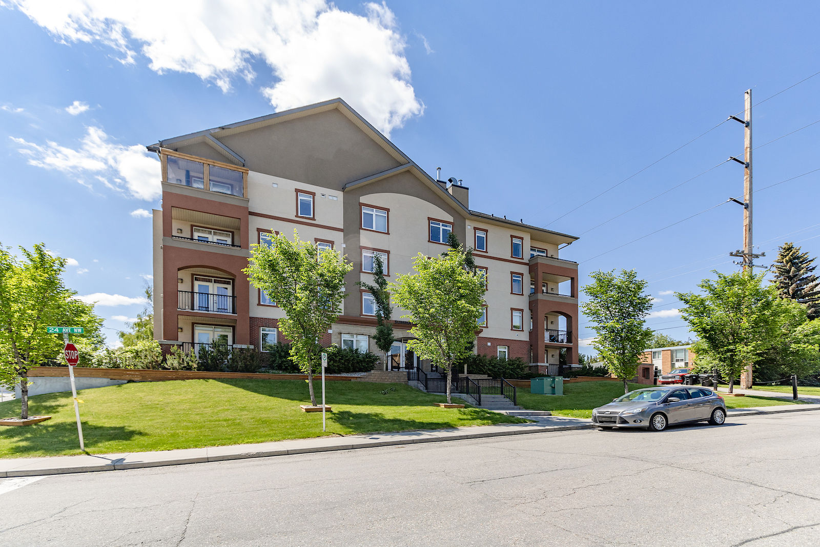 Calgary 2 + Den bedrooms Condo Unit for rent. Property photo: 77329-1