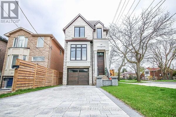 House in Toronto (Newtonbrook West)