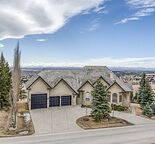Executive Luxury Walkout Bungalow  4,000+ Sq. Ft. | Mountain Views | 6-Car Garag — Springbank Hill, Calgary