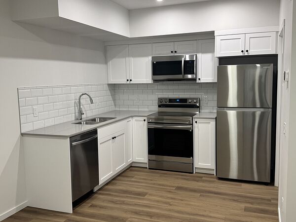 Fully furnished legal basement suite in a safe neighbourhood be first to rent