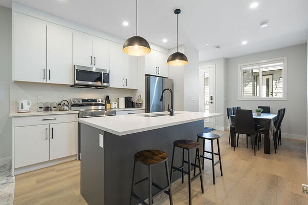 Modern Inner-City Living! 3 Bedroom 2.5 Bathroom Family Home