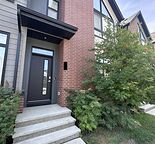 Beautiful 3-Bedroom Townhouse in Sage Hill NW