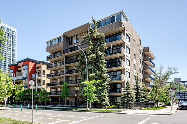 Cozy 2 Bedroom Condo in Quiet Calgary Beltline Area