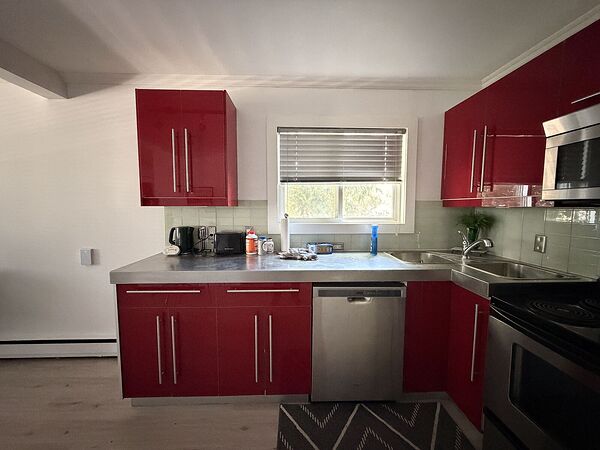 Fully Furnished Bachelor Suite in the Heart of the Beltline