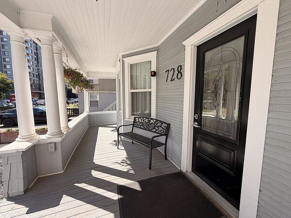 Bachelor Suite in Character Home