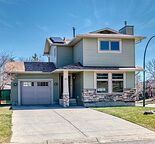 Beautiful Renovated 4-Bedroom Family Home | A/C | Garage + 5 Parking Spots