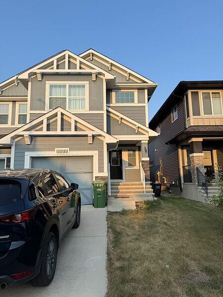 Bright & beautifui Duplex for rent in Hillcrest, Airdrie, Alberta