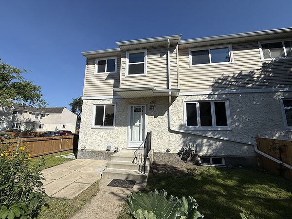 Recently Renovated 3 Bedroom 1.5 Bath Townhouse - Edmonton