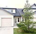 Beautiful 3-Bedroom Townhouse- steps from Country Village Pond
