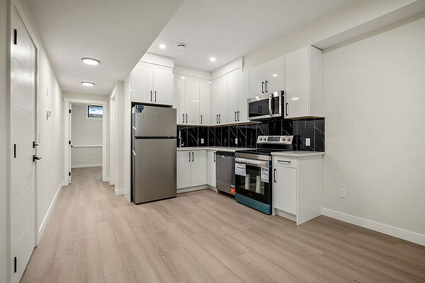 Don't pay rent until December 1st! 1/2 off your Security Deposit!