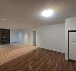 2 bedroom updated unit with lake access