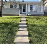 House with 3 bedrooms, 2.5 bathrooms and double garage in beautiful Brentwood — Brentwood, Calgary