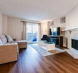 Refreshed & Renovated End Unit Townhouse