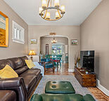 Beautiful 2 Bedroom + Den | Dog Friendly | Prime Mission Location