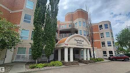 Large 2 Bedroom, 2 Bathroom Apartment with Parking included