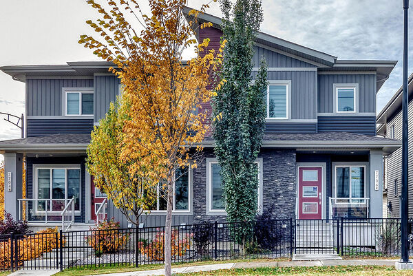 MODERN HALF DUPLEX IN KESWICK – 3-BED MAIN FLOOR & 1-BEDROOM BASEMENT SUITE