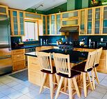 Available NOW - Updated Condo Townhome in Oakridge Village SW