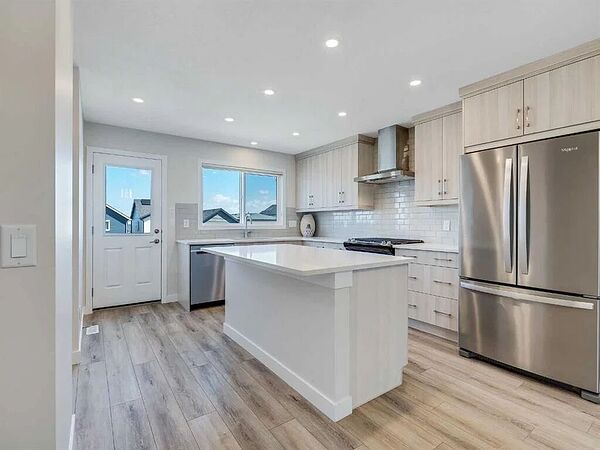 Modern 2-Bedroom Detached Home in Glacier Ridge NW | Internet Included | $2,250