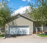 Beautiful 2 Bedroom 2.5 Bathroom Bungalow Townhouse, Available immediately