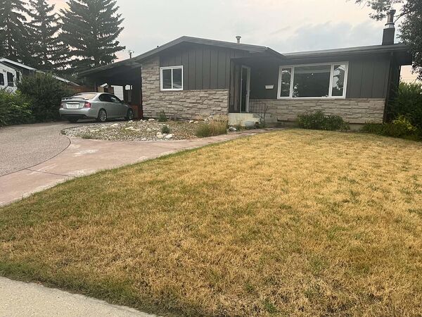 Fully Developed 4-Level Split on HUGE 10 473 Sqft Lot| Haysboro
