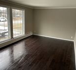 Bright 2bdr Main Level - Utilities included — Forest Lawn, Calgary