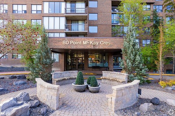 Spacious 2 Bed, 1.5 Bath in Riverside Towers — River, Mountain & City Views