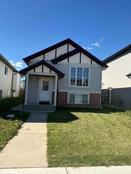 3 Bedroom 2 Bath Main Floor for Rent in Taradale NE | Ensuite Bath