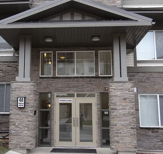 Cozy 2 Bedroom Condo (heated parking included, all heat included, new renovate)