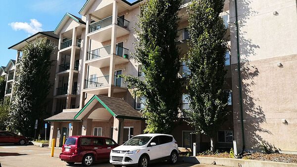 Beautiful 1Bedroom 2 Bath condo in Parkdale