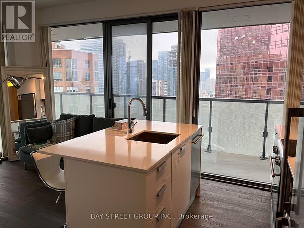 Apartment in Toronto (Bay Street Corridor)