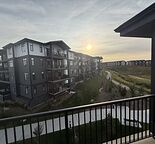 TOP FLOOR 1 BED UNIT! Location, location!