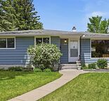 Charming Bungalow situated across from Confederation Park - Short-term Lease