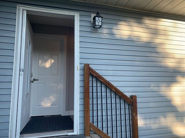 UNBEATABLE LOCATION | Legal suite basement in Brentwood (Utility&wifi included)