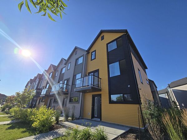 3 bed, 2.5 bath townhouse with double garage in Maple SE Edmonton