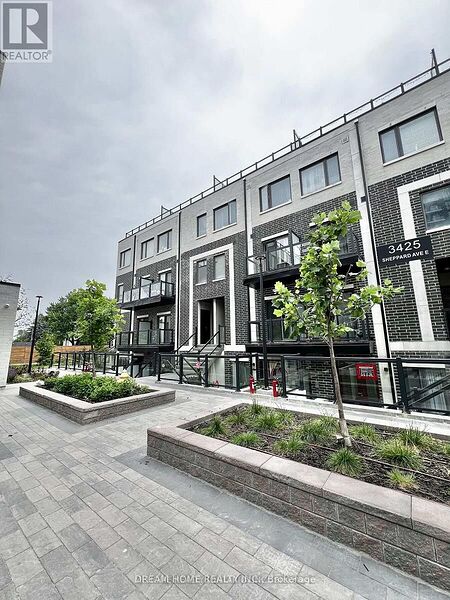 Row / Townhouse in Toronto (Tam O'Shanter-Sullivan)
