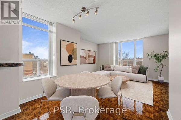Apartment in Toronto (Lawrence Park South)