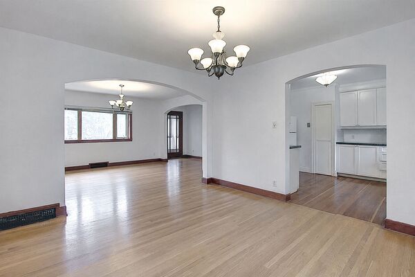 2 Bedroom Main Floor in Mount Pleasant NW | Hardwood, Fireplace, Big Yard