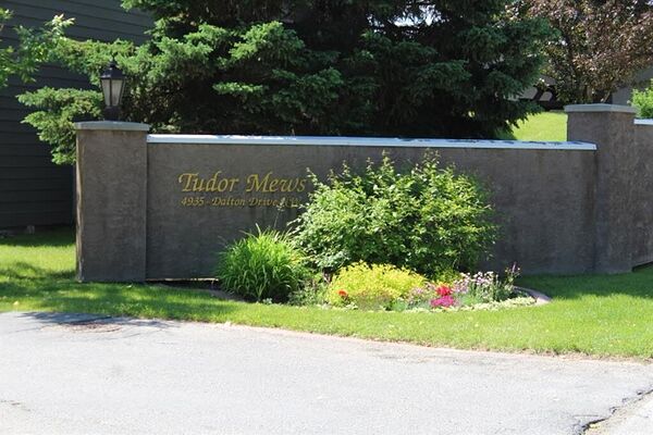 Spacious 3-Bedroom Townhouse with Furnished Basement & Green Space – Dalhousie